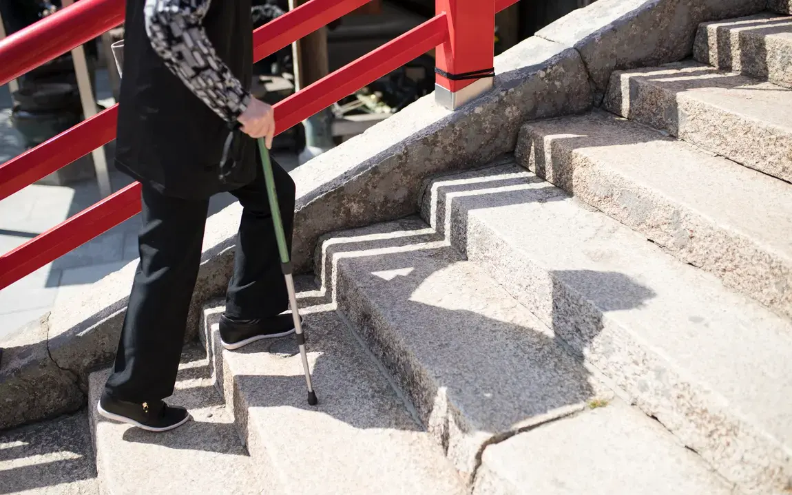 樓梯升降椅怎麼挑？從樓梯條件、安全功能到售後服務的 8 項選購重點
